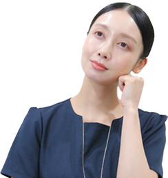 困った様子の女性スタッフ